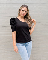 Camiseta negra con mangas recogidas