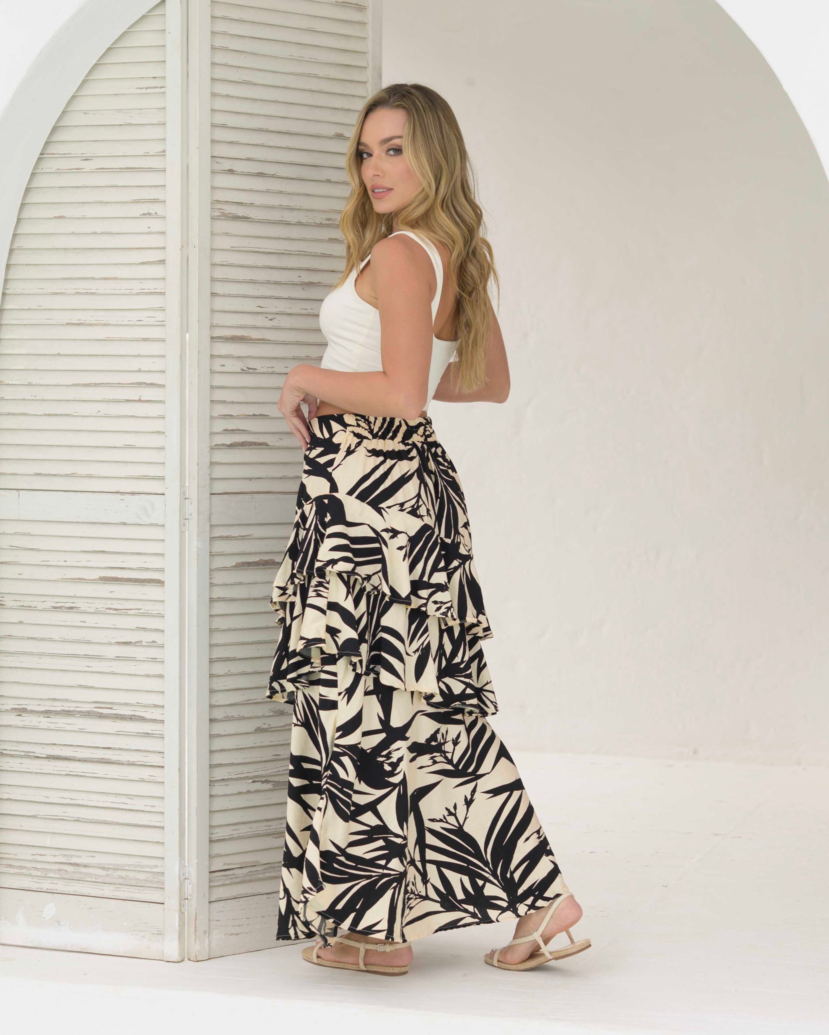 Falda Karen hojas negra