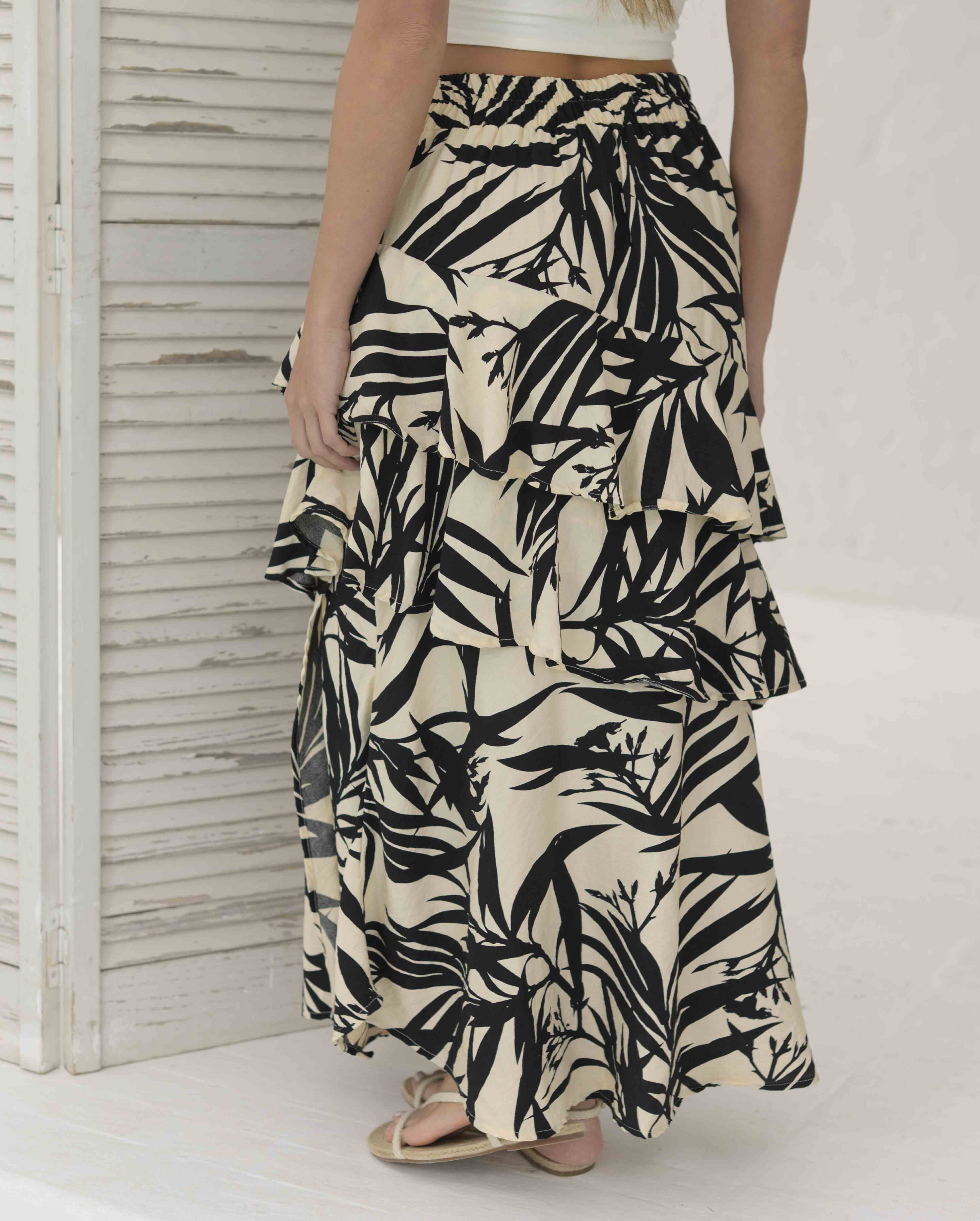 Falda Karen hojas negra