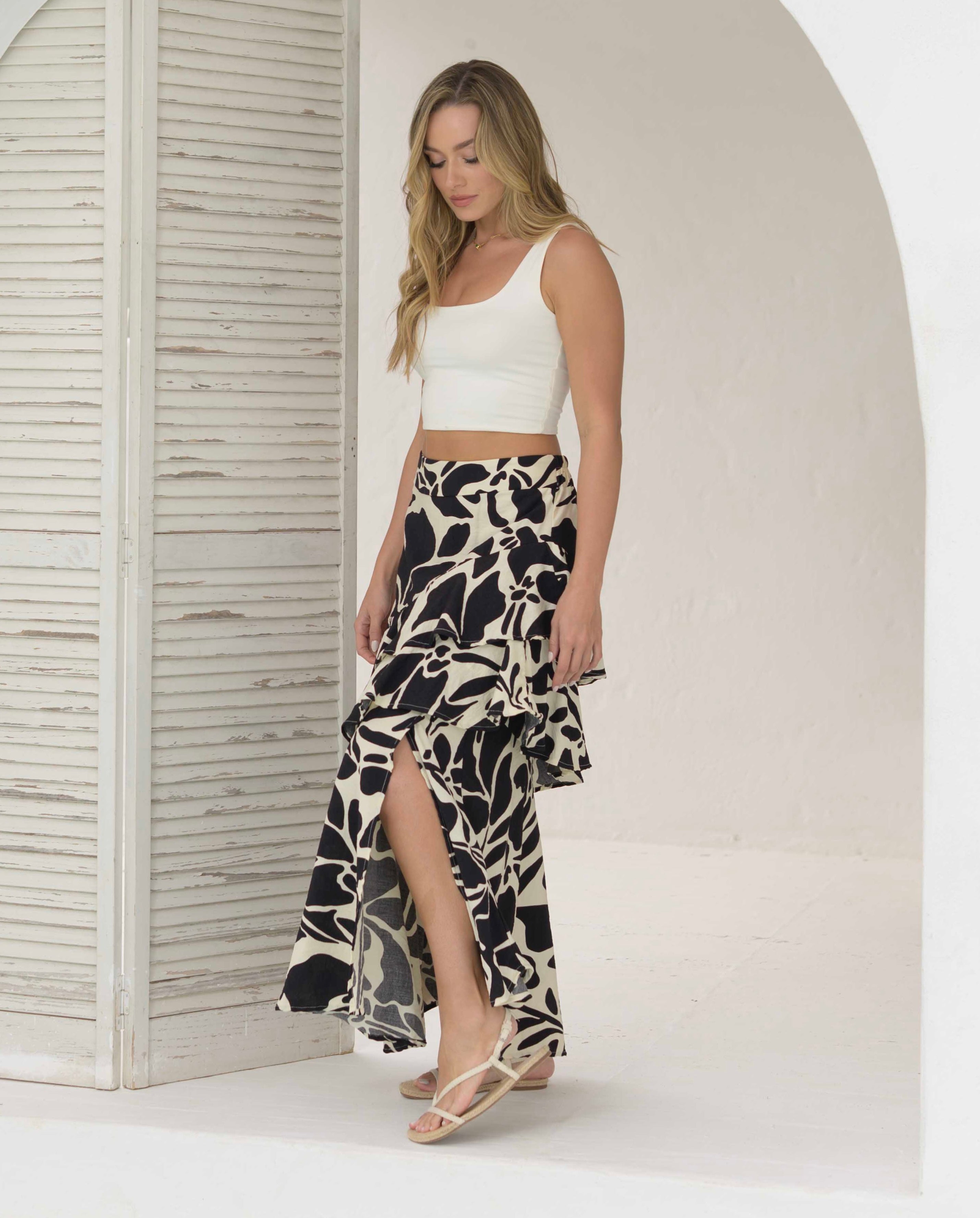 Falda Karen flores negra