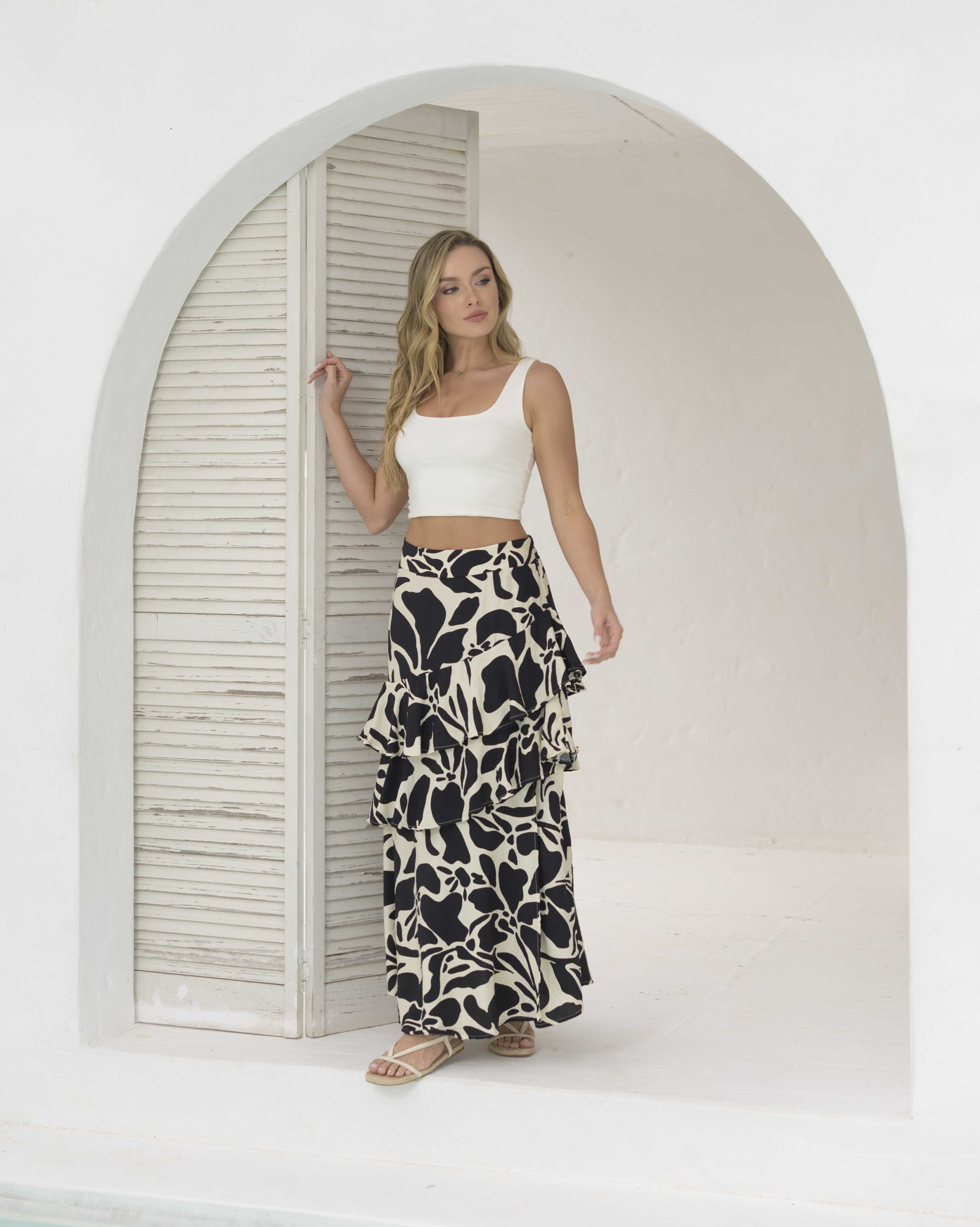 Falda Karen flores negra