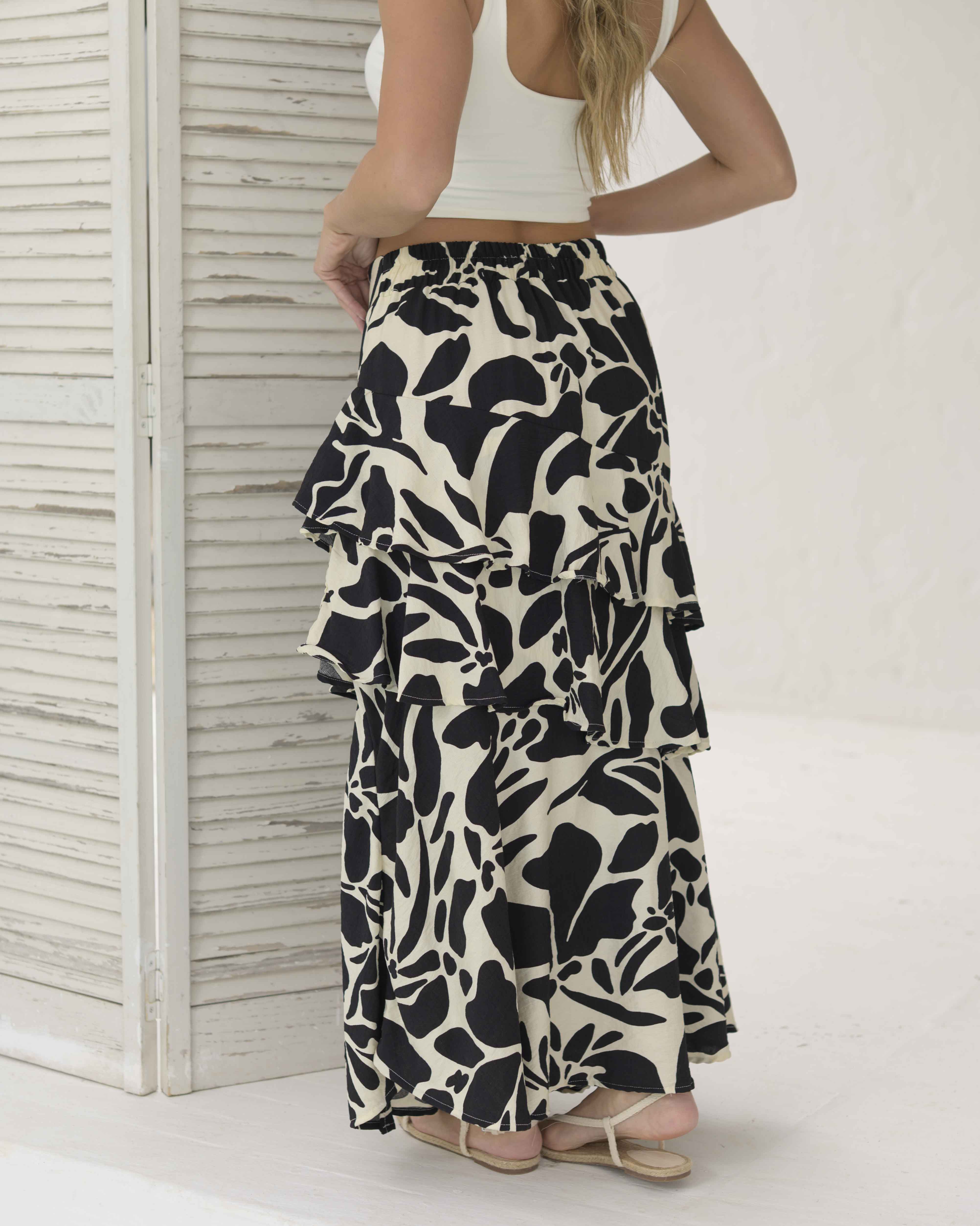 Falda Karen flores negra