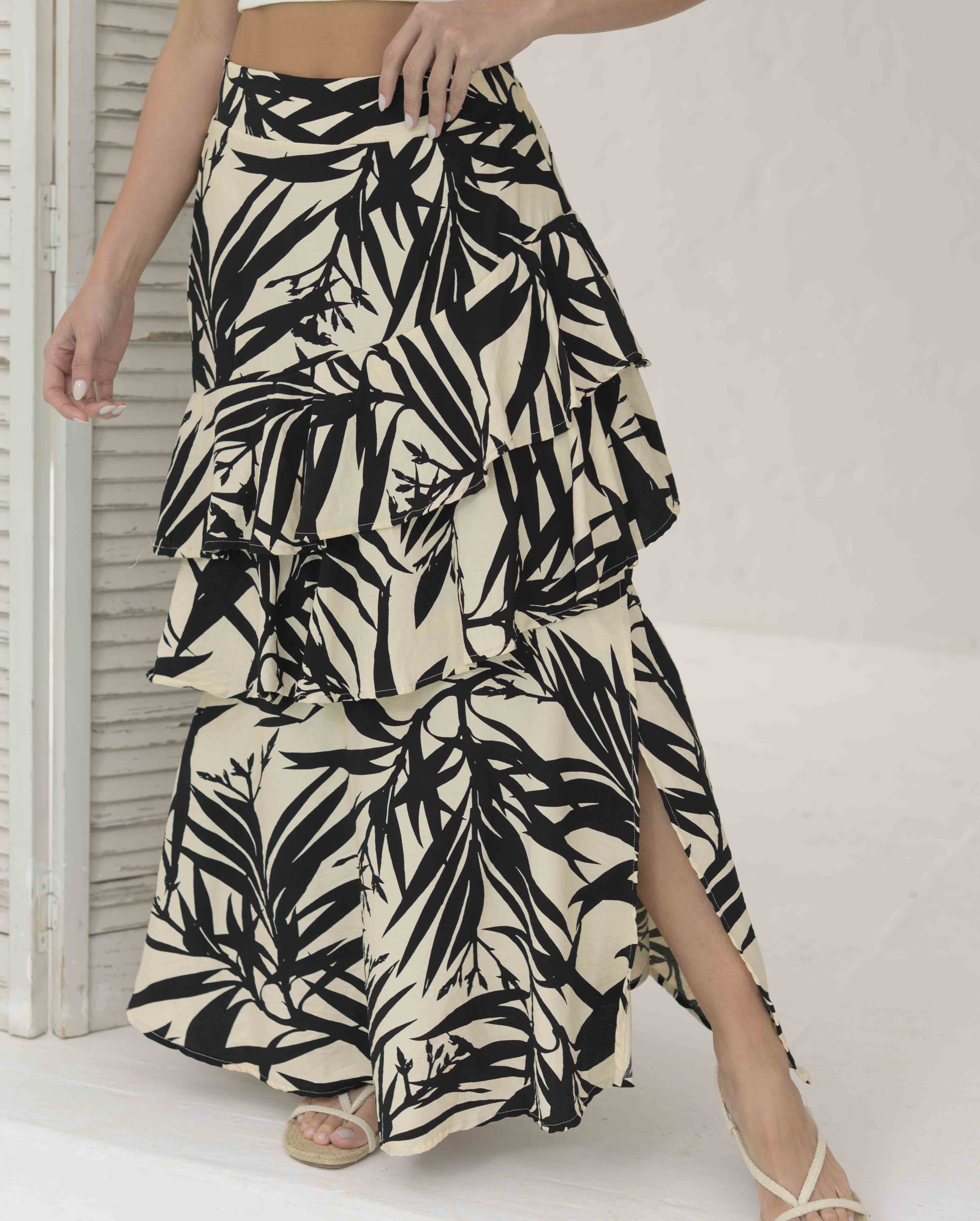 Falda Karen hojas negra